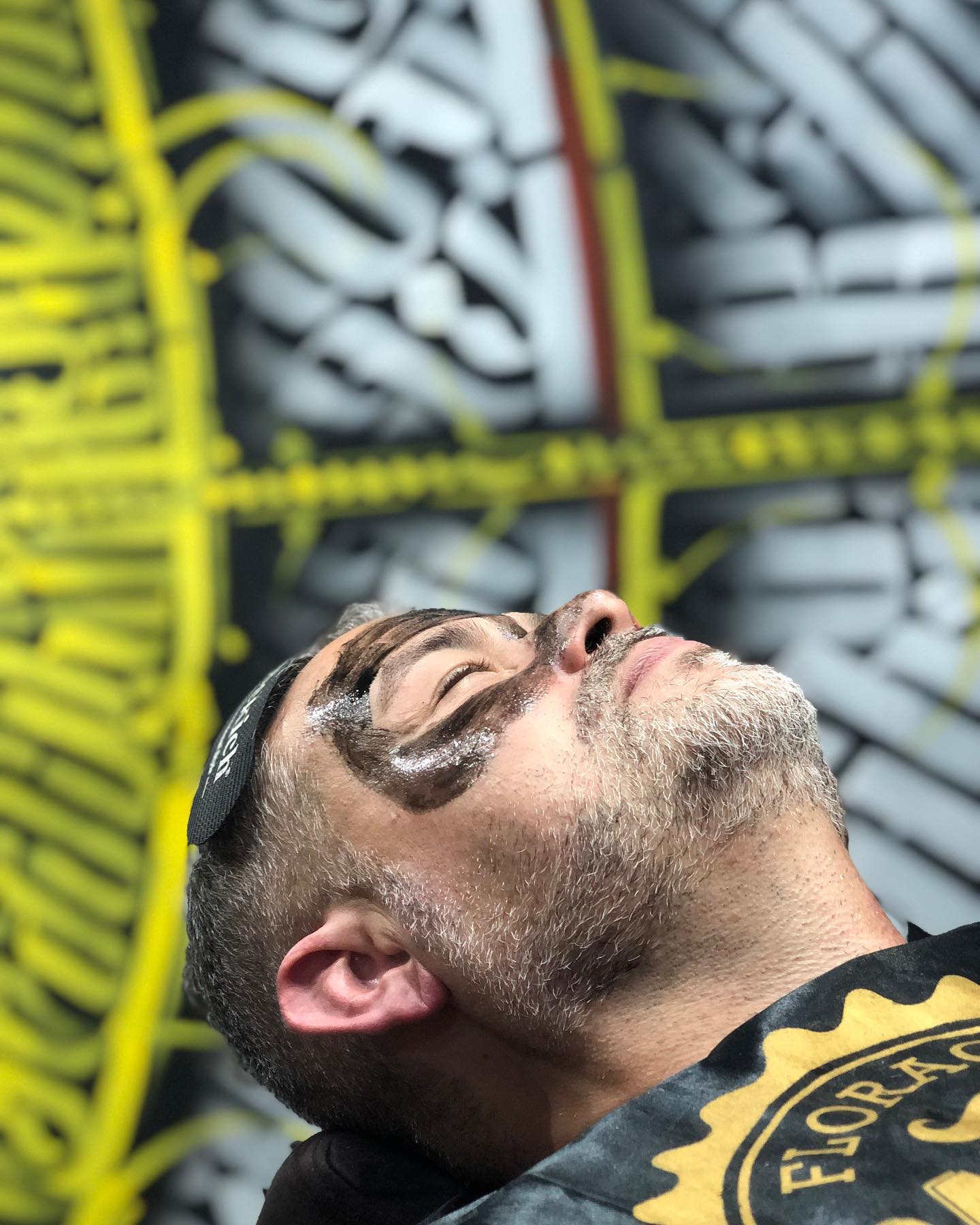 Acabamento de barba à navalha na Stallmach Barber Shop